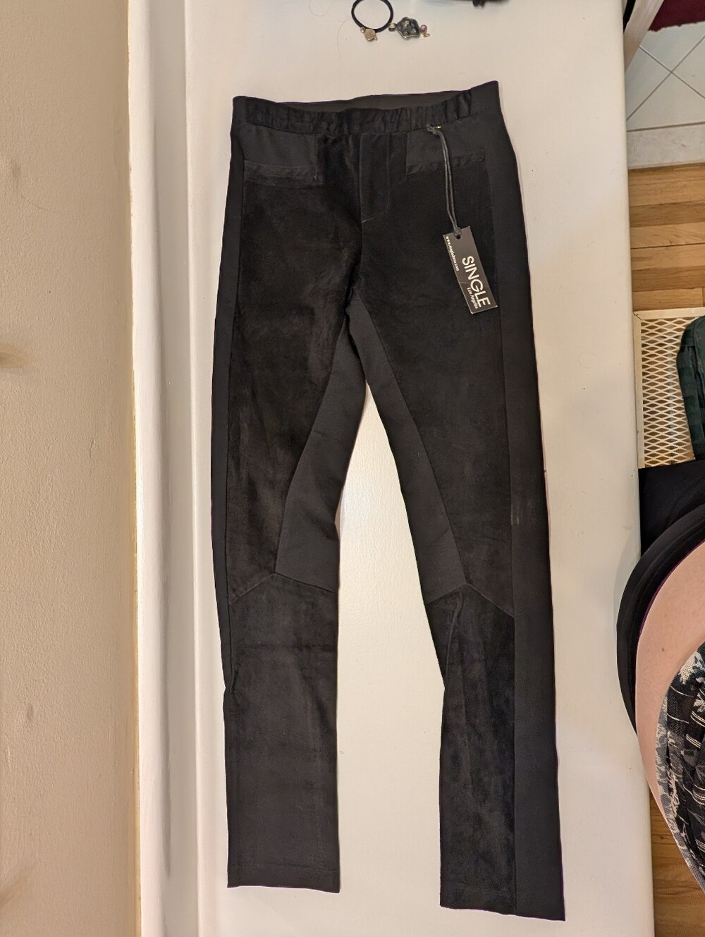SINGLE Black Women's Suede Black Leggings NEW With Tags XS